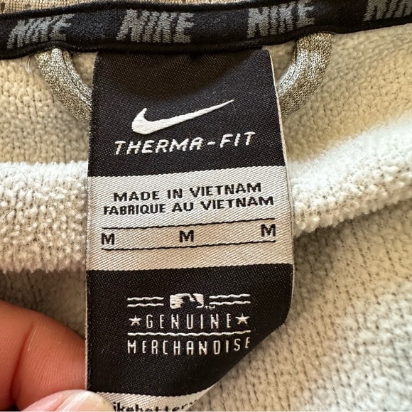 Nike Giants Hoodie with Front Pockets - Picture 4 of 5